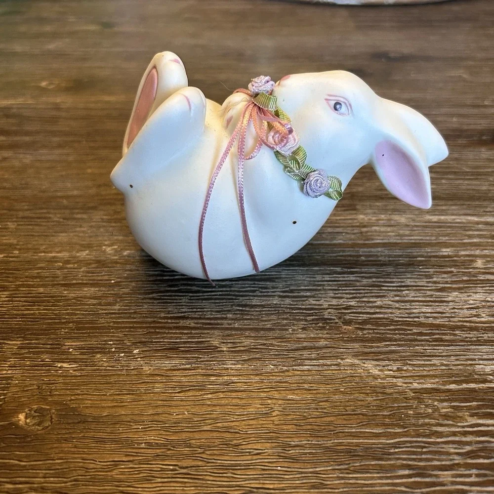 Dept 56‎ Vintage White Rabbit with Fabric Rose Garland and Pink Bow